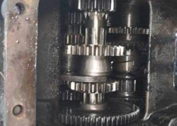 Lanz Bulldog  d 2206  skrzynia biegów, komora korbowa.