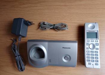 Bezprzewodowy telefon stacjonarny Panasonic KX-TG7100