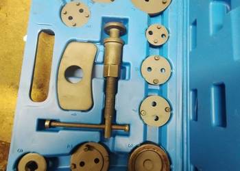 Zestaw do wciskania tłoczków hamulcowych