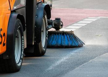 Czyszczenie kostki brukowej, mycie ciśnieniowe parkingów i placów