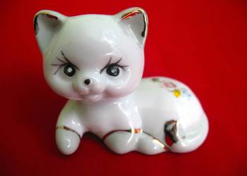 Kot - biały mały kotek - porcelana - 5 x 7 x 4 cm