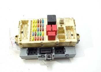 SKRZYNKA BEZPIECZNIKÓW FIAT STILO 51755127 Hatchback 01-10 1.9 120KM