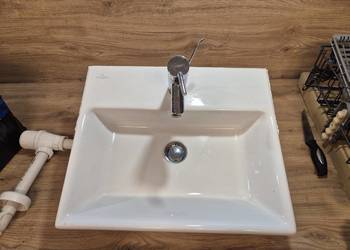 Umywalka villeroy boch 50x42 z syfonem