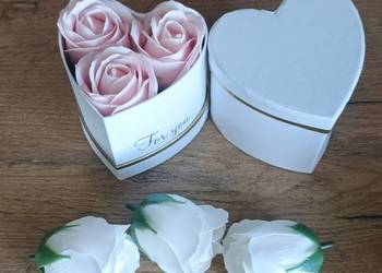 Flower box z różami mydlanymi prezent na każdą okazję upominek