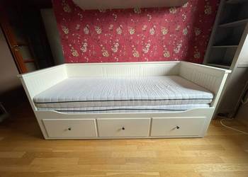 Łóżko IKEA Hemnes z wysuwaną funkcją spania i szufladami