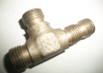 Przyłączka trójnikowa nastawna M14x1,5 na M16x1,5PN-146 16-