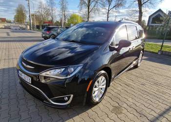 Chrysler Pacifica 2017 | 7 os. | dach | monitory | 130 tys. km