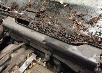 Osłona wiązki plastik pod maskę BMW E34