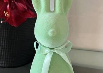 Zając wielkanocny z kokardą