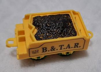 Wagon z węglem, wagonik, B.&.T.A.R. UX2, 100-1, 6cm, żółty (Zabawka, autko)