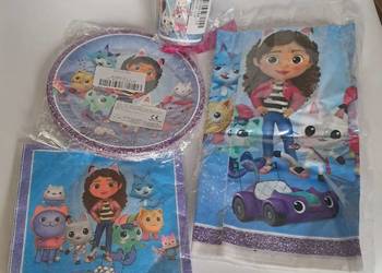 nowy zestaw urodzinowy kubeczki, talerzyki, chusteczki i obrus