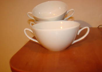 Chodzież biała porcelanowa bulionówka PRL