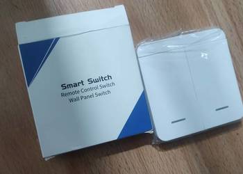 biały, dwuprzyciskowy inteligentny włącznik ścienny (smart switch) marki Tu