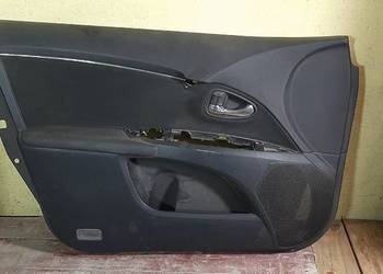 Boczek tapicerka drzwi lewy przód Toyota Avensis T27