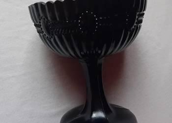 Hialitowa cukiernica na stopie Olivia, huta Hortensja.