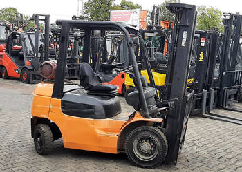 wózek widłowy Toyota 42-7FGF20 7FGF20 LPG triplex 5,5 m 2 t