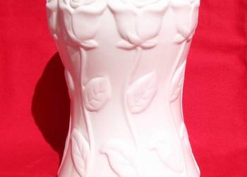WYPUKŁE RÓŻE tworzące kształt wazonu * porcelana biskwitowa * R&B
