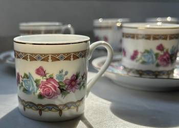 Komplet małych filiżanek ze spodkami z cienkiej chińskiej porcelany