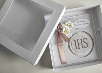 Kartka ręcznie robiona na Komunię Świętą z pudełkiem Kartka ręcznie robiona na Komunię Świętą z pudełkiem