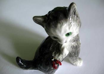Kot - figurka mała - Goebel kotek z biedronką - 6x6x3 cm