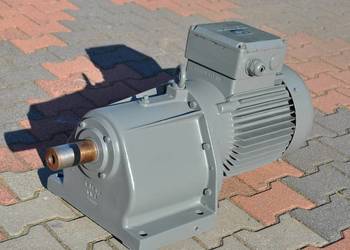Motoreduktor dwubiegowy 7/14kw. 65/130obr./min. BAUER