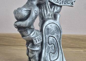 Figurka ceramiczna „Tania Międzymiastowa” – ręcznie malowana