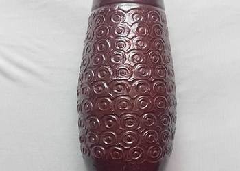 Ceramiczny szkliwiony wazon, kamionka zdobiona solą, północna Francja. Ceramiczny szkliwiony wazon, kamionka zdobiona solą, północna Francja.