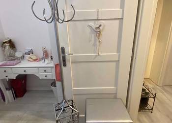 wieszak stojący i siedzisko "kute", nowy nagłówek na siedzisku