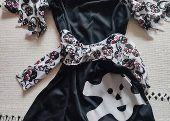 Sukienka w trupie czaszki