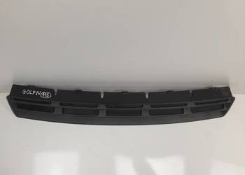 VW Golf IV ŚRODKOWA KRATKA ZDERZAKA Przód