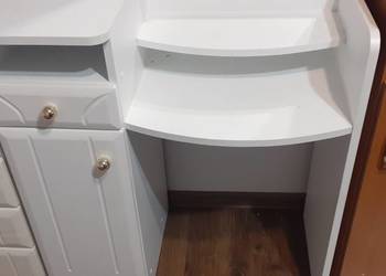 KOMPLET.  Toaletka, komoda, nakasliki  - dla dziewczyny.