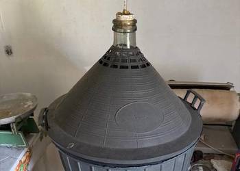Balon na wino szklany w plastikowym koszu 54l