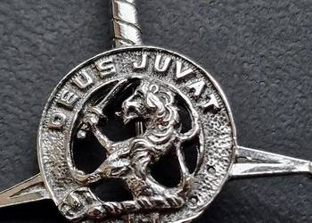 VINTAGE SZKOCKA BROSZA MĘSKA MIECZ MACDUFF DEUS JUVAT