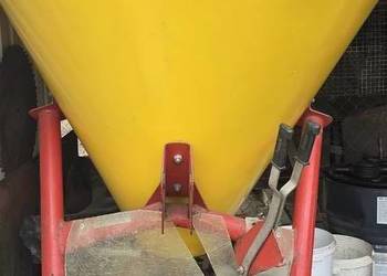 Rozsiewacz lejek 500l