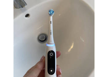 Elektryczna szczoteczka do zębów Braun Oral-B iO 9 - biała R