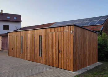 Blaszany garaż 8×3 m – złoty dąb jasny