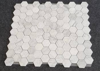 MOZAIKA BIANCO CARRARA HEXAGON MATOWA BĘBNOWANA