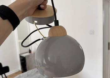 Lampa wisząca szara z drewnem – skandynawska E27