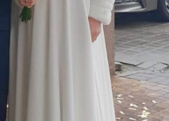 Suknia ślubna z pięknej  złotej  koronki