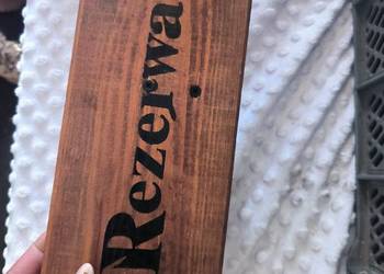 2x Drewniana tabliczka "Rezerwacja"