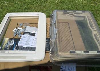 Okno dachowe do przyczepy kempingowej 700 x 500 Midi he