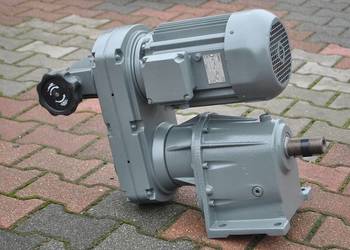 Motoreduktor 2.2kw z regulacją 131-400obr/min LENZE