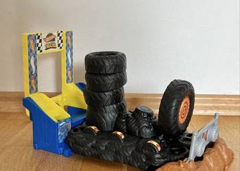 Hot Wheels Monster Trucks – Tor Arena Race Ace HNB89