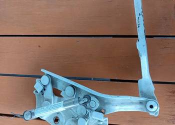 Zawias Maski Audi A3 8V Prawy 8V0823302
