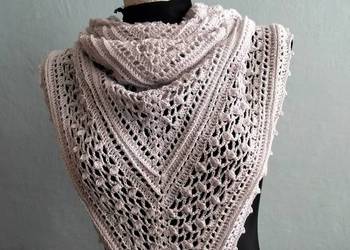 Szydełkowa Biała chusta z dodatkiem srebrnego Lurexu