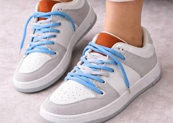 Wyprzedaż  Sneakersy damskie biało-szare z niebieskimi sznurówkami r. 40