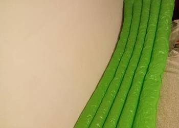 Zielony materac do pływania