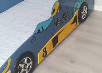 Łóżko dziecięce w kształcie samochodu