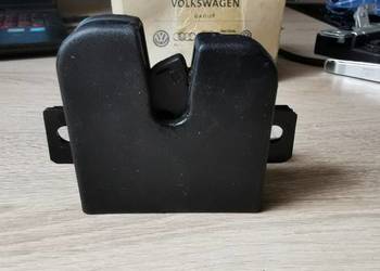 VW T5 zamek klapy bagażnika tył tylny 7E5827505