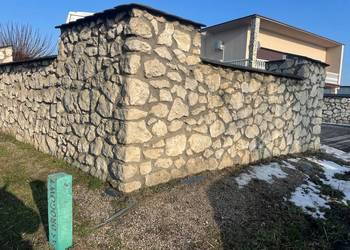 Ogrodzenia z kamienia, drewniane i panelowe, gabionowe, z bloczków